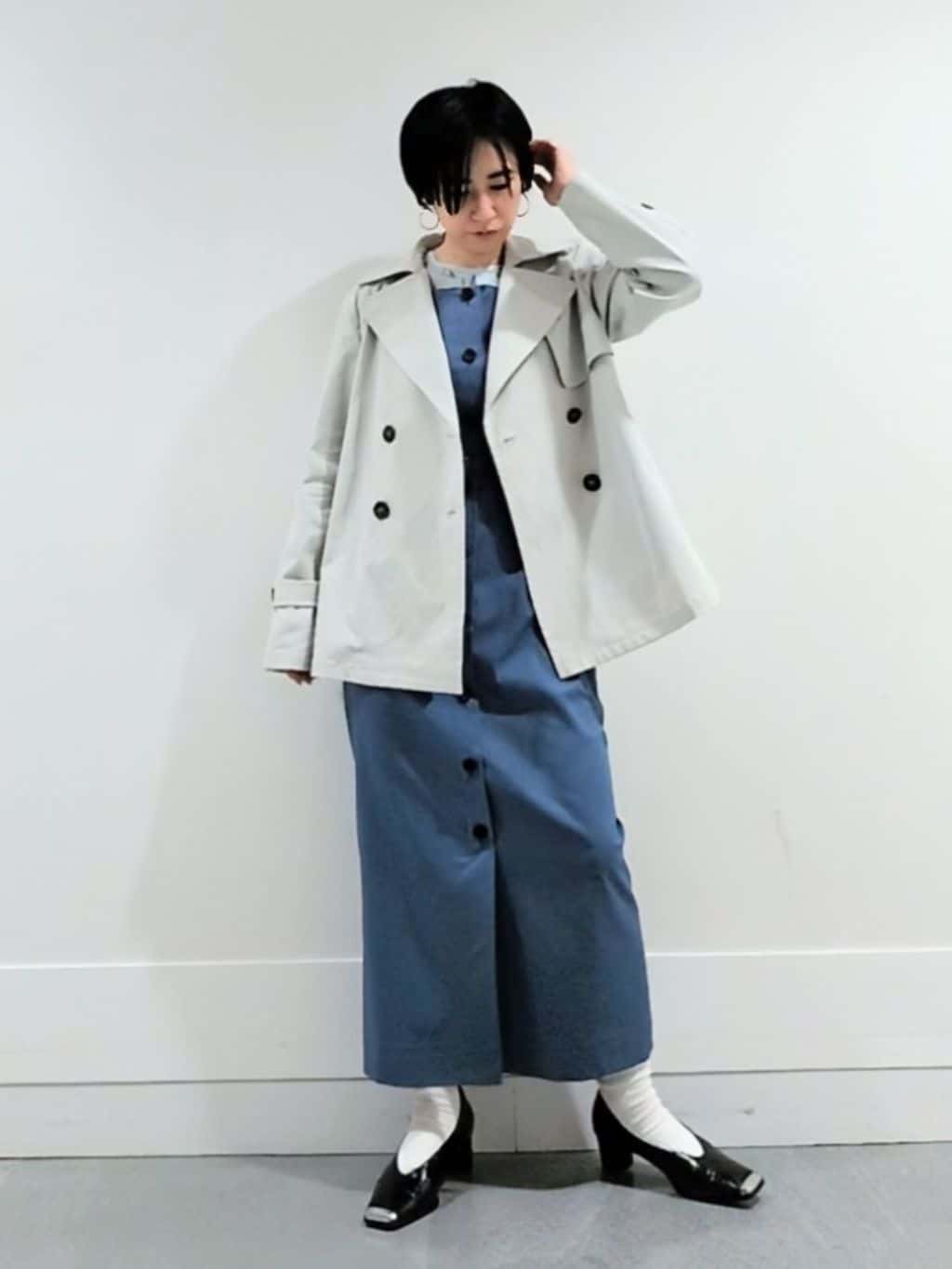 ミズタさんの「UNTITLED｜【定番人気/はっ水/洗える】タスランショートトレンチコート」を使ったコーディネート