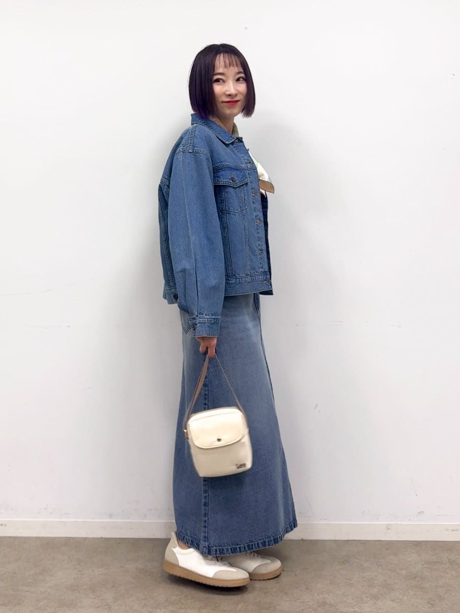 𝐜𝐡𝐢𝐤𝐚さんの「SHOO･LA･RUE｜【SHOO・LA・RUE DENIM】羽織るだけでこなれる　オーバーサイズデニムジャケット」を使ったコーディネート