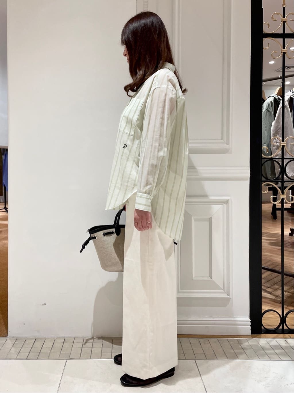 minowaさんの「DRESSTERIOR｜シアー ストライプシャツ」を使ったコーディネート