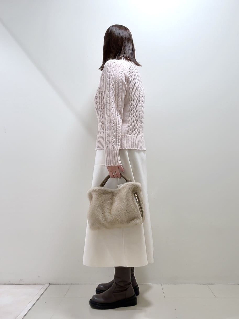YUIさんの「UNTITLED｜【はっ水機能/フード取り外し可】ミディダウンコート」を使ったコーディネート