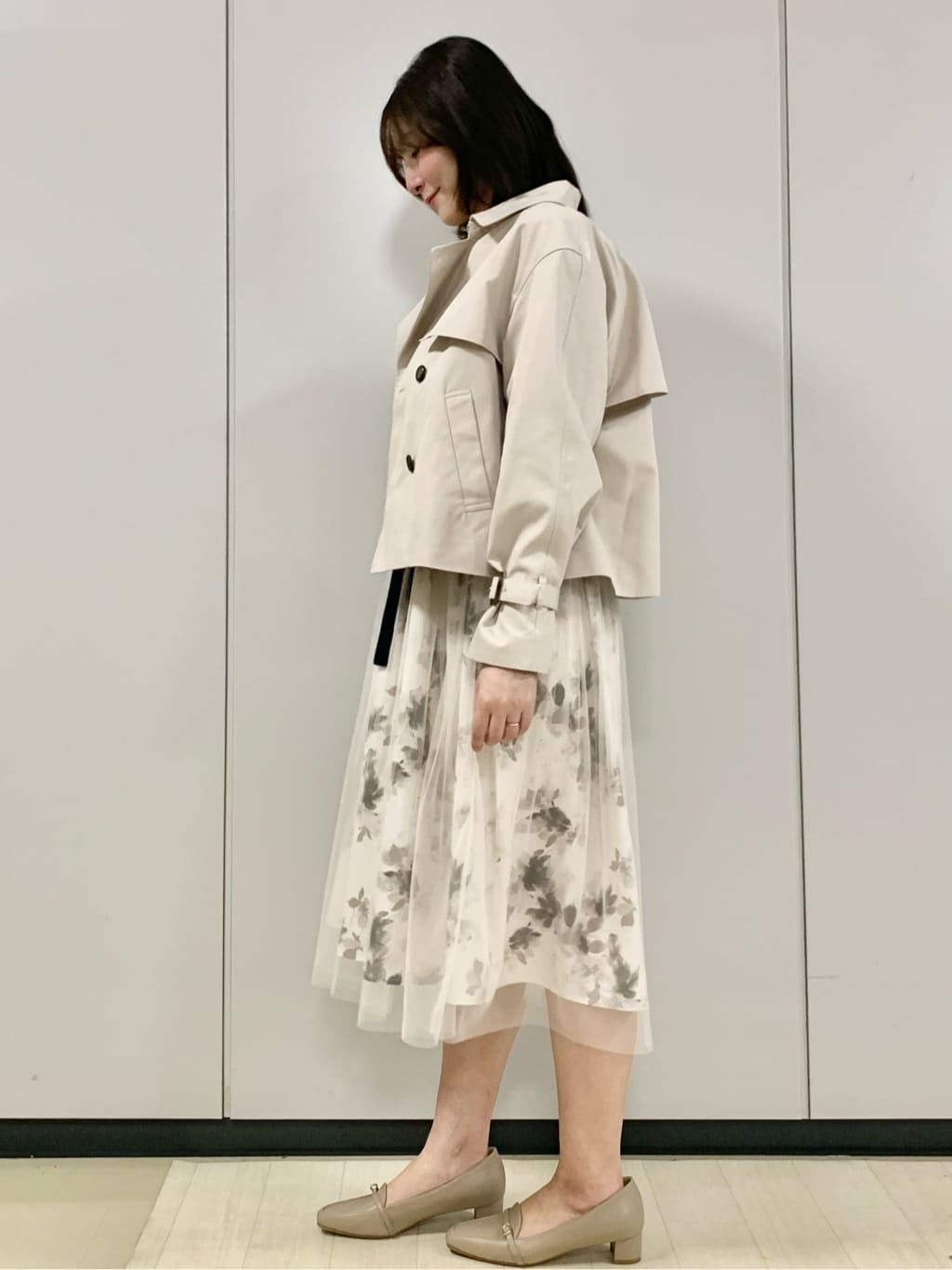 kasumiさんの「index｜キャンディスリーブショートトレンチコート【洗濯機OK／撥水／防花粉】《5col》」を使ったコーディネート