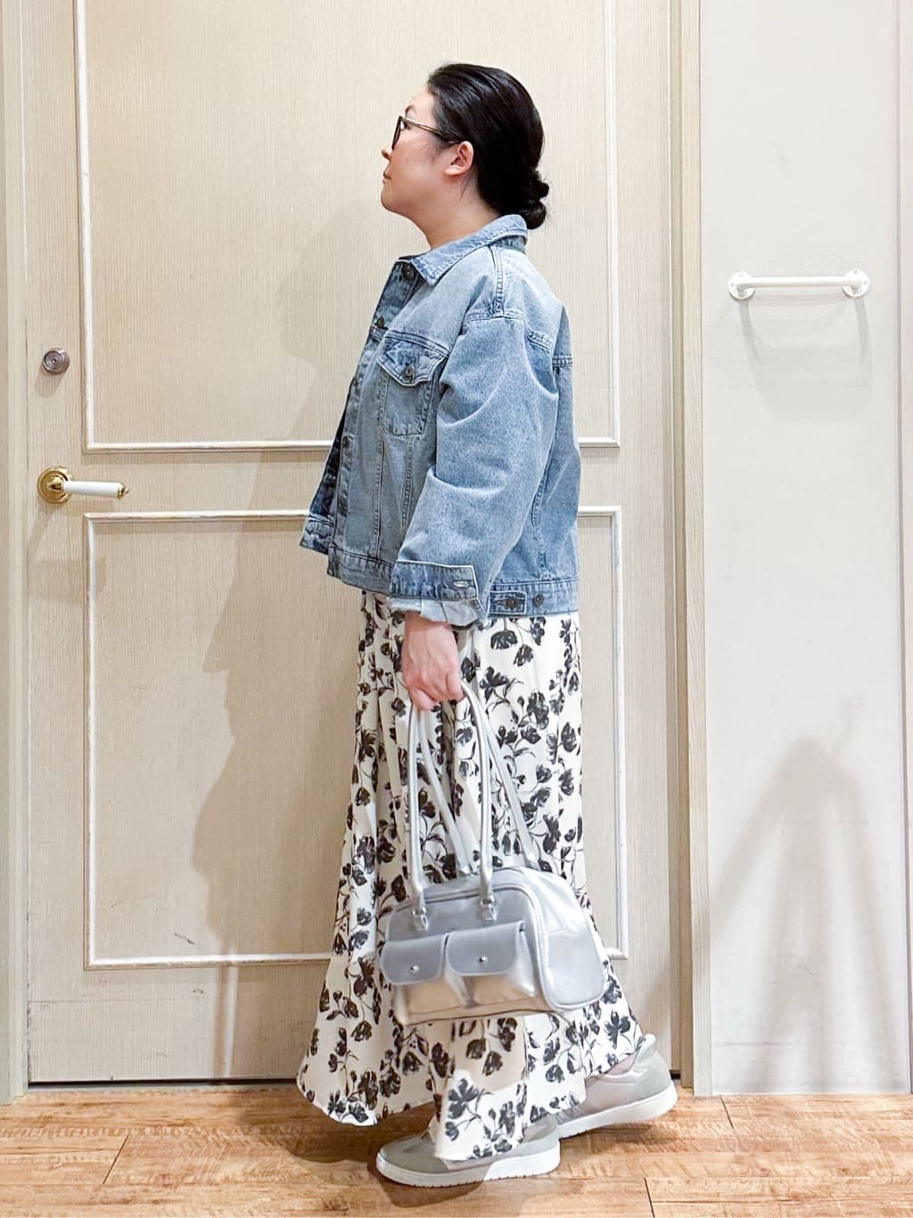 umeさんの「SHOO･LA･RUE｜【SHOO・LA・RUE DENIM】羽織るだけでこなれる　オーバーサイズデニムジャケット」を使ったコーディネート