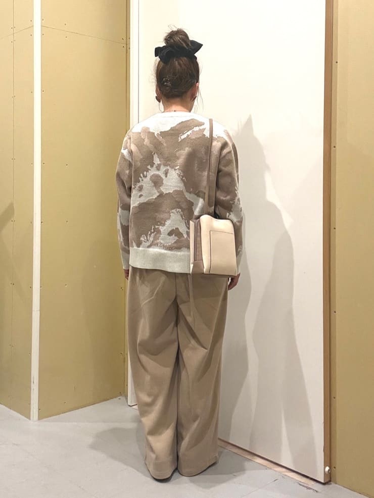 えみ子さんの「SHOO･LA･RUE｜【洗濯機可/S-LL】1枚で華やかに ラメ入りニュアンス柄ニット」を使ったコーディネート