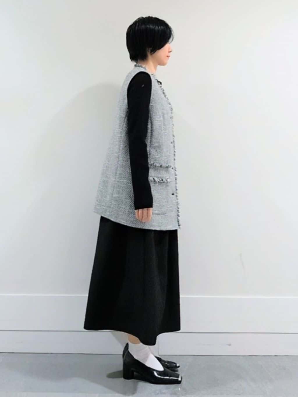 ミズタさんの「UNTITLED｜【オンオフ使える】スラブツイード ジレ」を使ったコーディネート