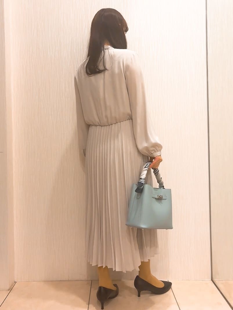 SAHOさんの「UNTITLED｜【フォーマル/洗える】ボウタイ プリーツワンピース」を使ったコーディネート