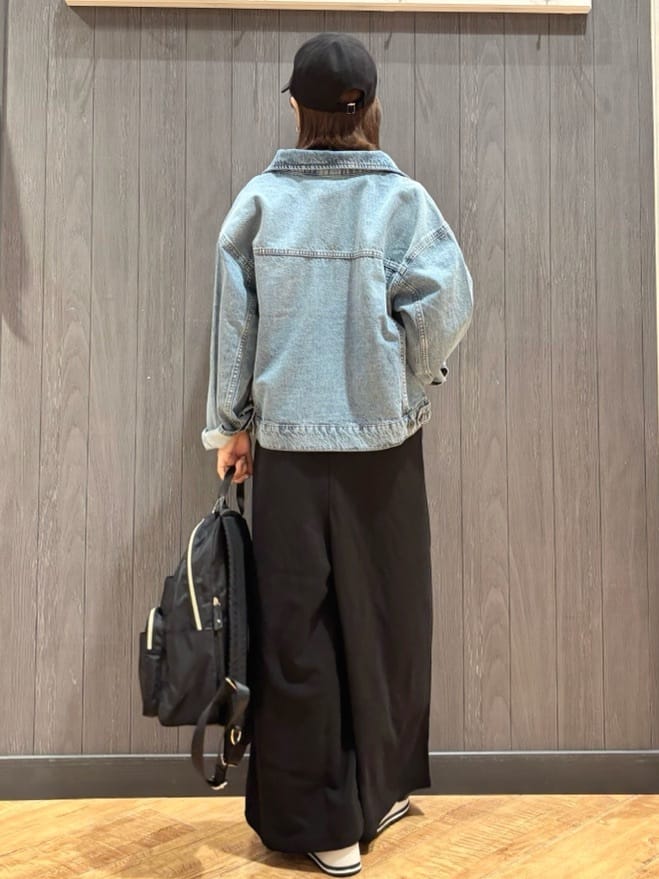 meiさんの「SHOO･LA･RUE｜【SHOO・LA・RUE DENIM】羽織るだけでこなれる　オーバーサイズデニムジャケット」を使ったコーディネート