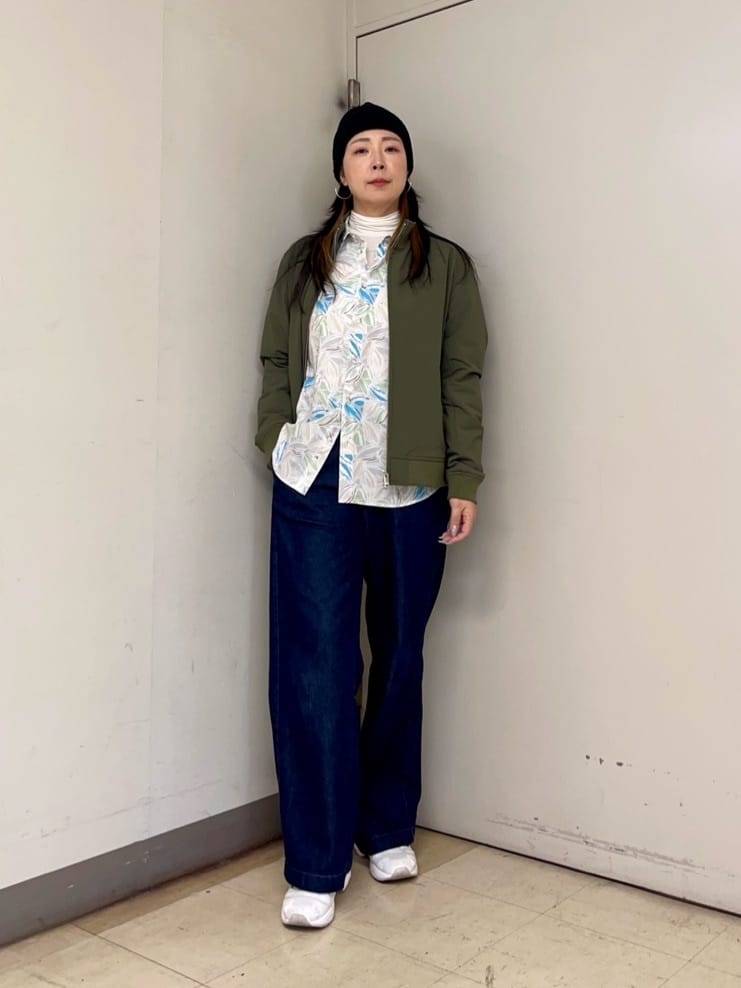 iwさんの「TAKEO KIKUCHI｜スタンドカラー ショート リブ ブルゾン」を使ったコーディネート