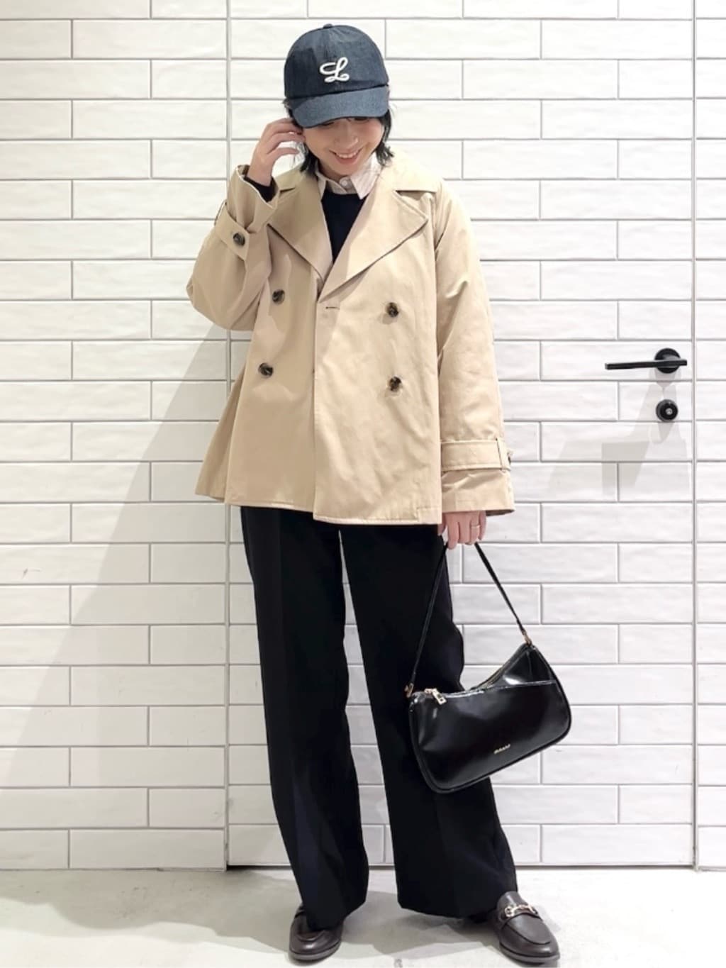 しおりさんの「OPAQUE.CLIP｜ミドルトレンチコート【洗濯機OK】」を使ったコーディネート