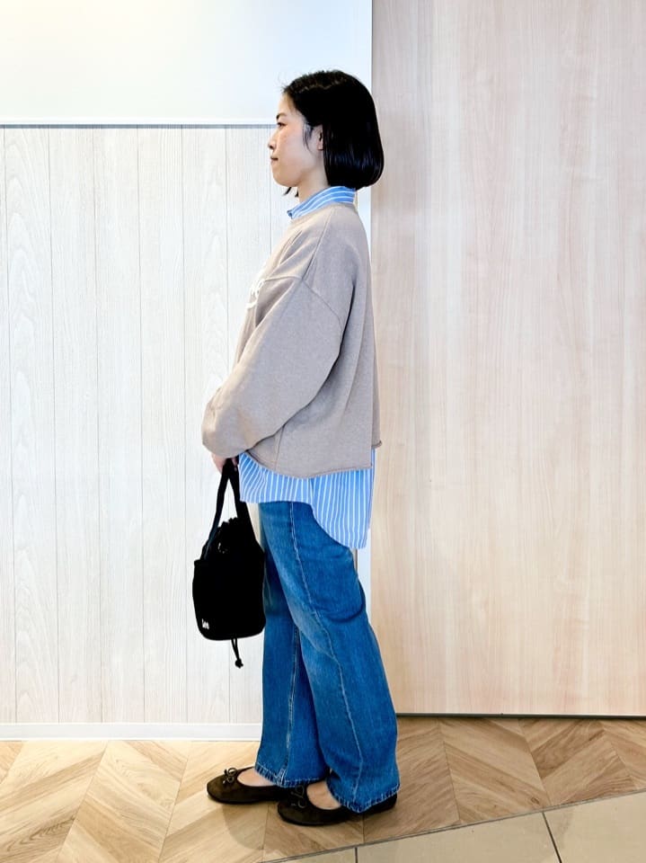 tomoさんの「SHOO･LA･RUE｜【SHOO・LA・RUE DENIM/SS-LL】程よい厚みの ストレートデニムパンツ（10.5オン」を使ったコーディネート