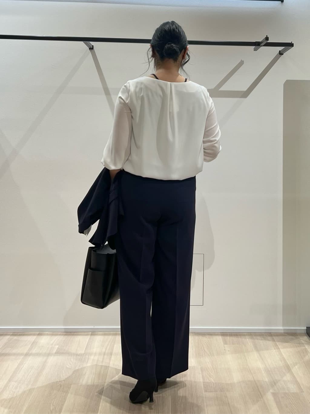TOMOMIさんの「UNTITLED｜【透けにくい/ウエストイン見え】タックブラウス」を使ったコーディネート