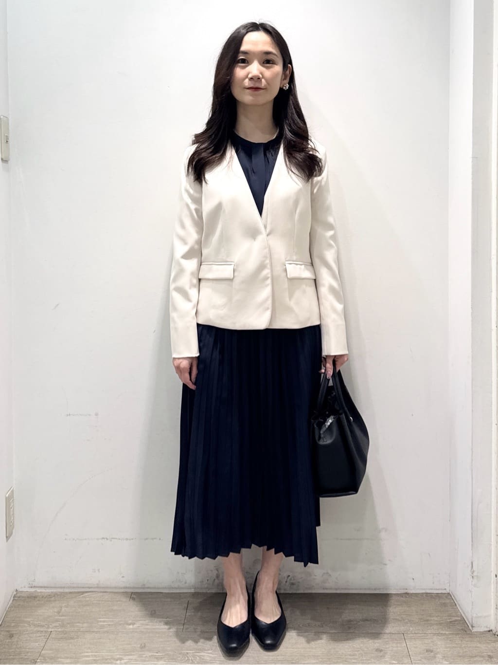 yuicciさんの「OPAQUE.CLIP｜《通勤／セットアップ対応》 パイピングVネックジャケット【洗濯機OK】」を使ったコーディネート