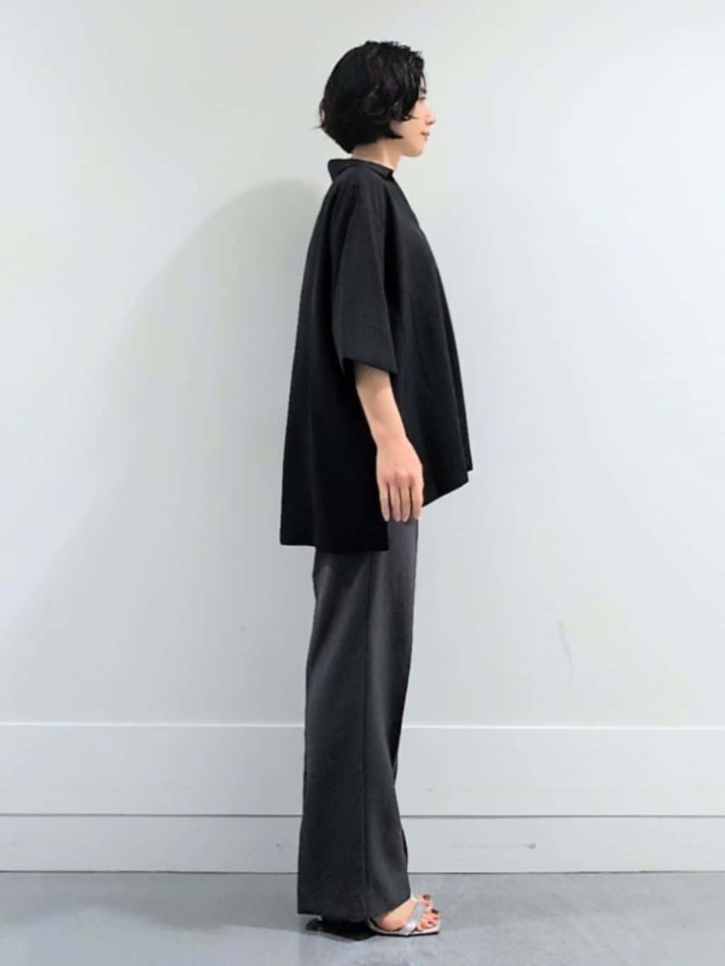 ミズタさんの「UNTITLED｜【UVカット/接触冷感/吸水速乾/ゆったり】V開きネックシャツ」を使ったコーディネート