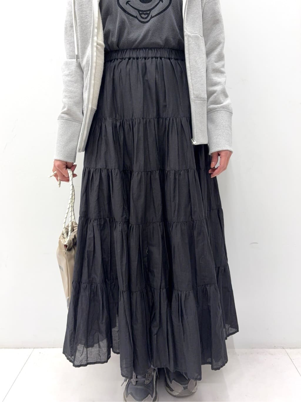 Nishijimaさんの「DRESSTERIOR｜【春夏/寒暖差対応/ウォッシャブル】ライト裏毛フーディー」を使ったコーディネート
