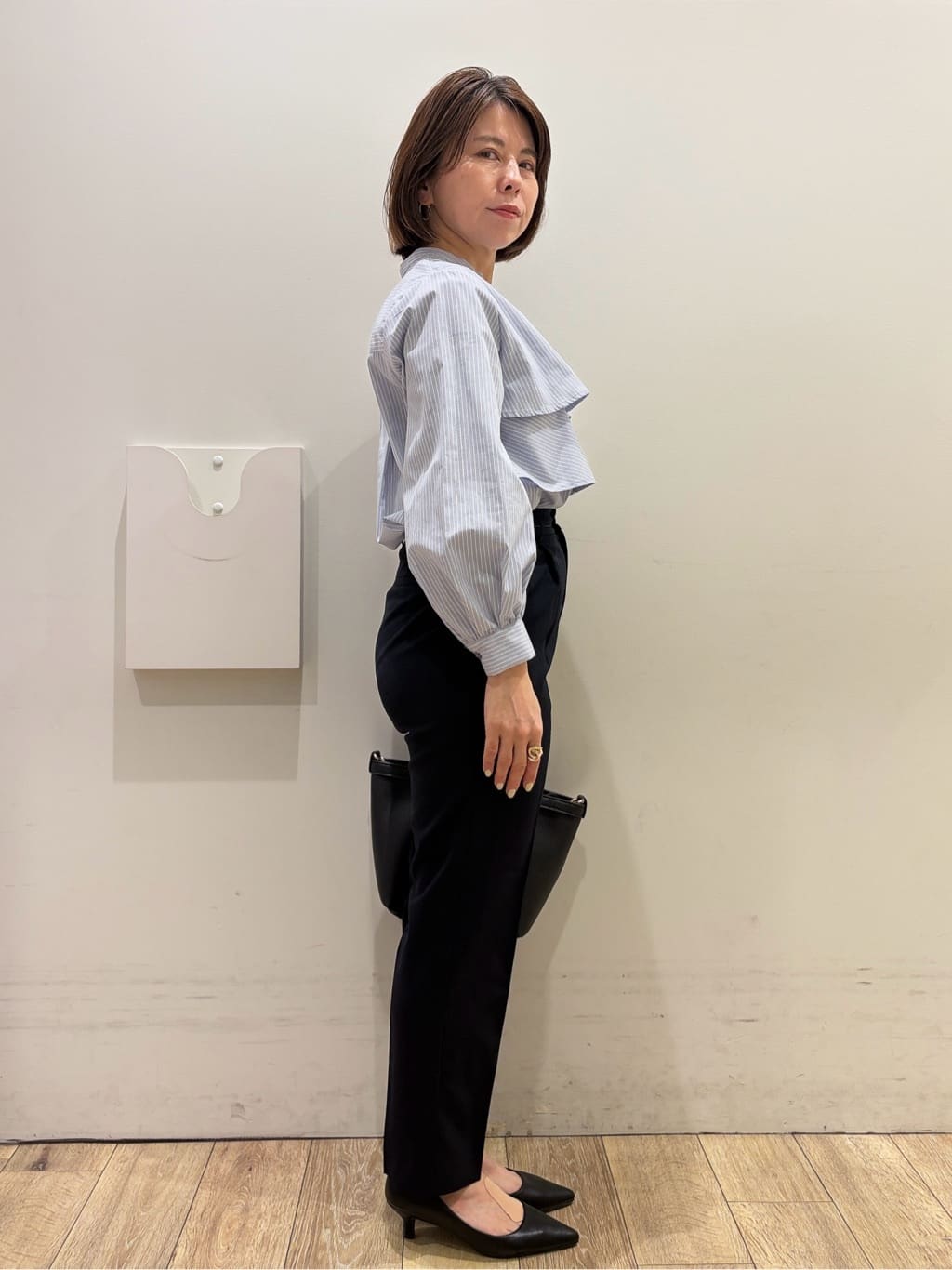 YUKOさんの「index｜フリルキーネックシャツ【洗濯機OK／イージーアイロン／防シワ】《XS～LL／7col》」を使ったコーディネート