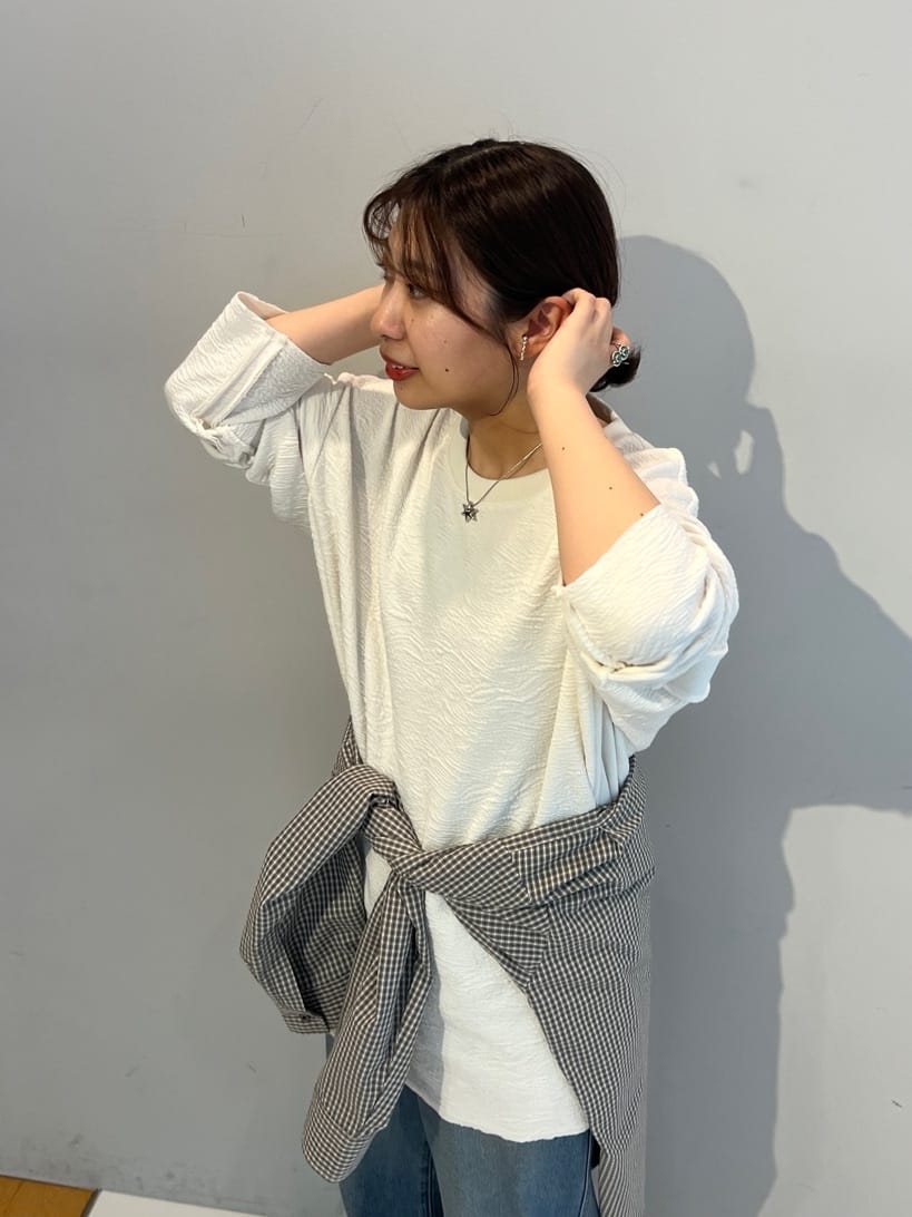 abeさんの「tk.TAKEO KIKUCHI｜アルチザンカットフクレジャカードカットソー」を使ったコーディネート