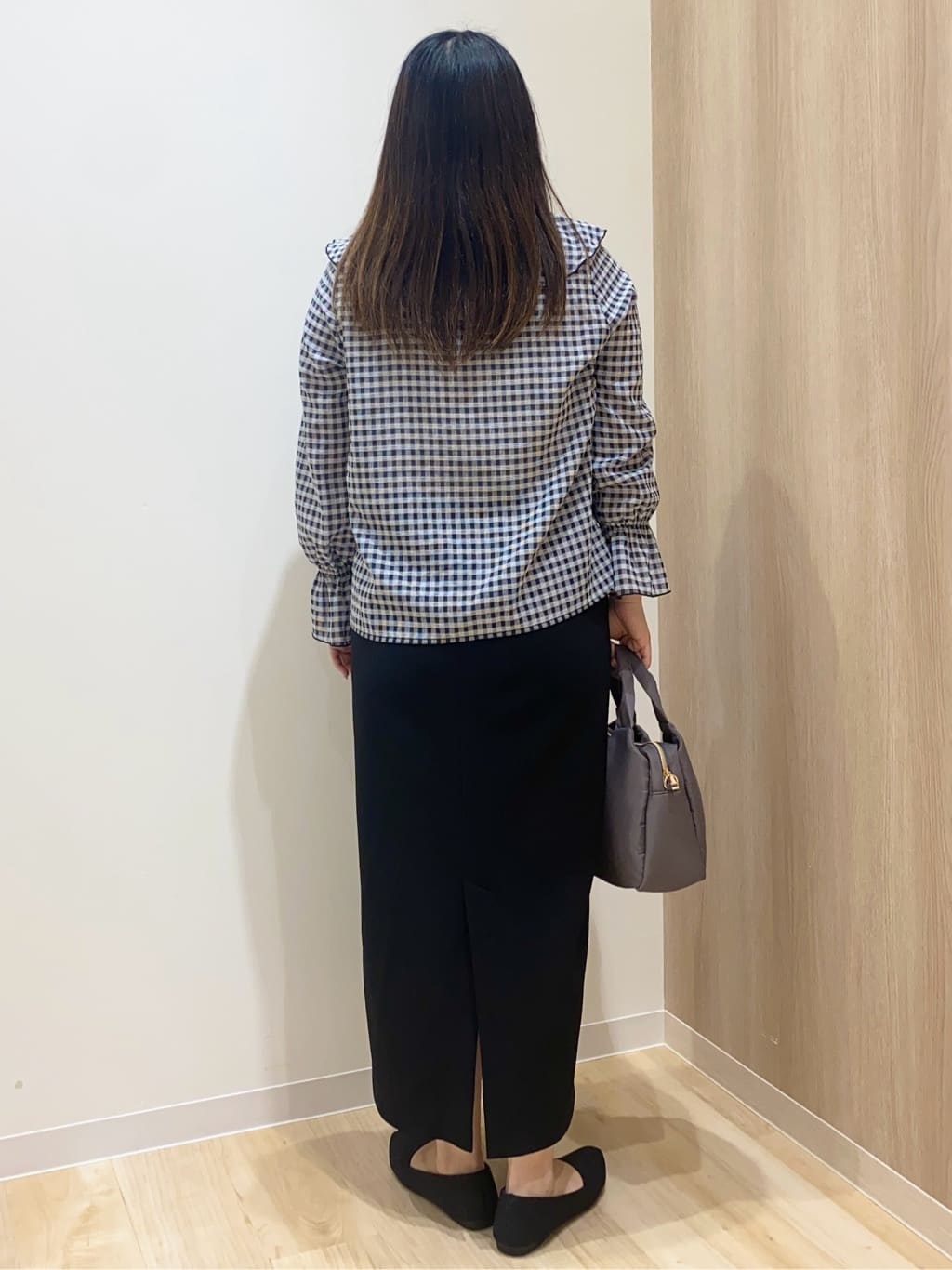 HANAさんの「grove｜カットツイルタックナロースカート」を使ったコーディネート