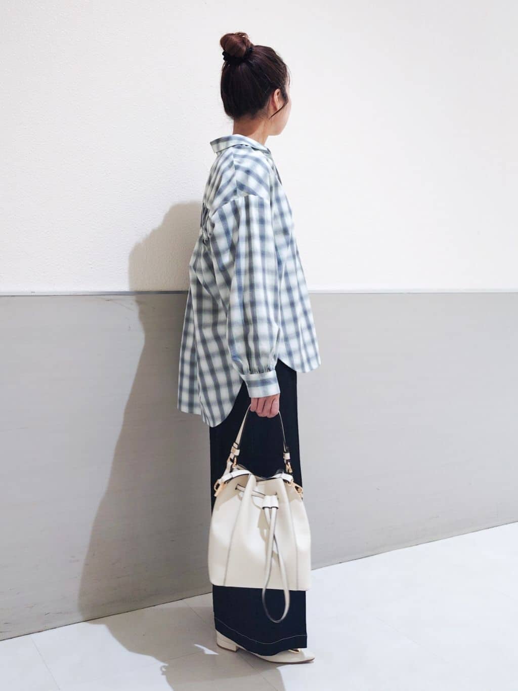 maruさんの「THE SHOP TK｜【後ろ姿もサマになる】バックシャーリングシャツ」を使ったコーディネート