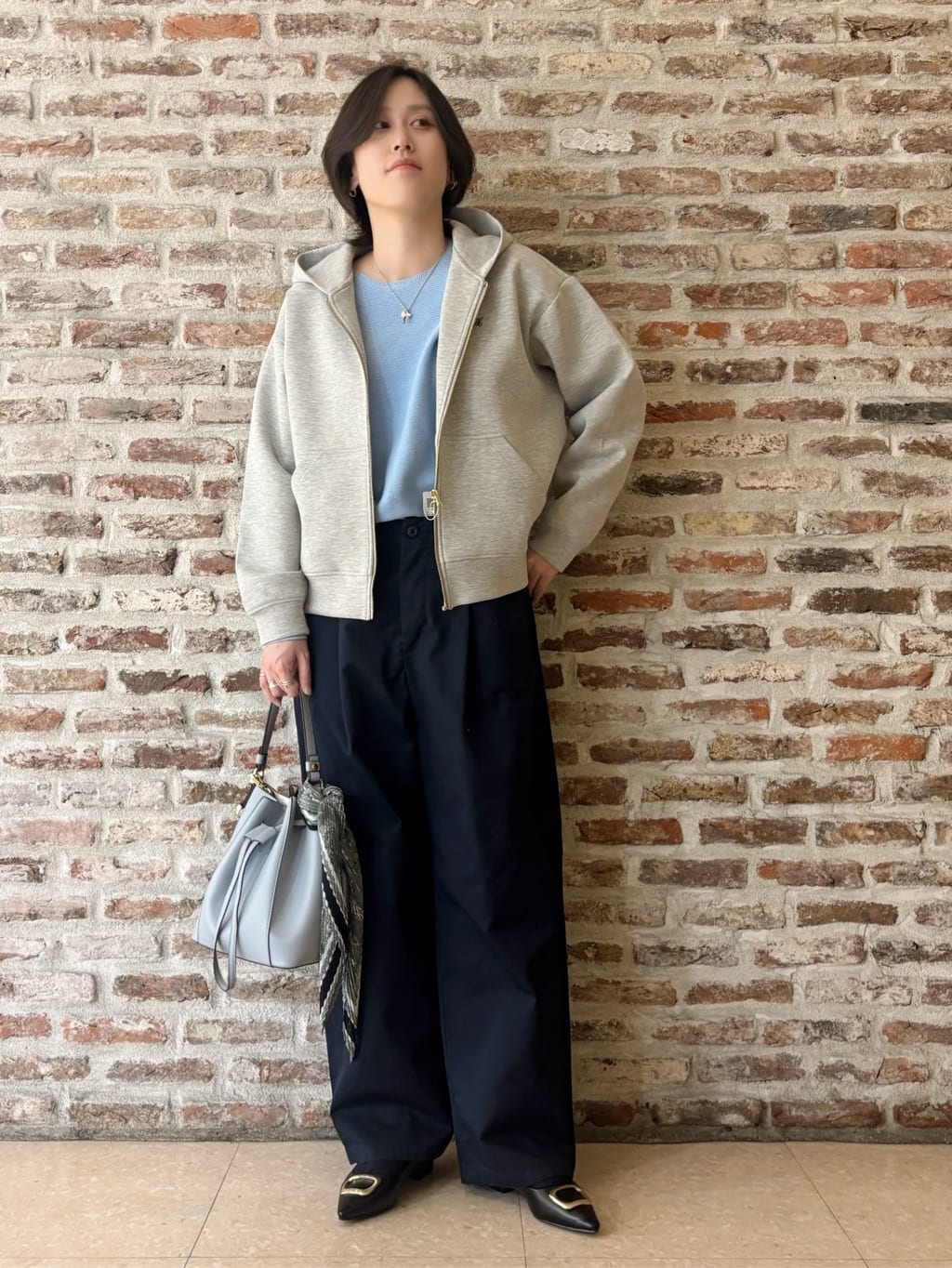 しばさんの「THE SHOP TK｜ダンボールジップパーカ」を使ったコーディネート