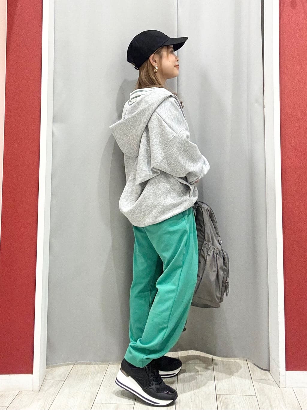 shioさんの「SHOO･LA･RUE｜【高レビュー/洗濯後しわになりにくい/SS-LL】スマート見え イージーテーパードパンツ」を使ったコーディネート