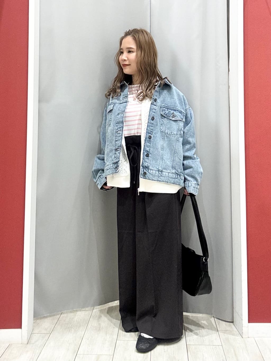 shioさんの「SHOO･LA･RUE｜【SHOO・LA・RUE DENIM】羽織るだけでこなれる　オーバーサイズデニムジャケット」を使ったコーディネート