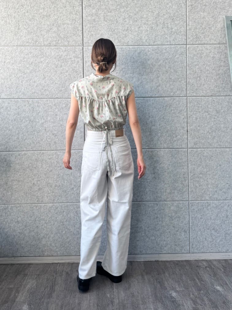 designer yukaさんの「CODE A｜flower Vneck pullover」を使ったコーディネート