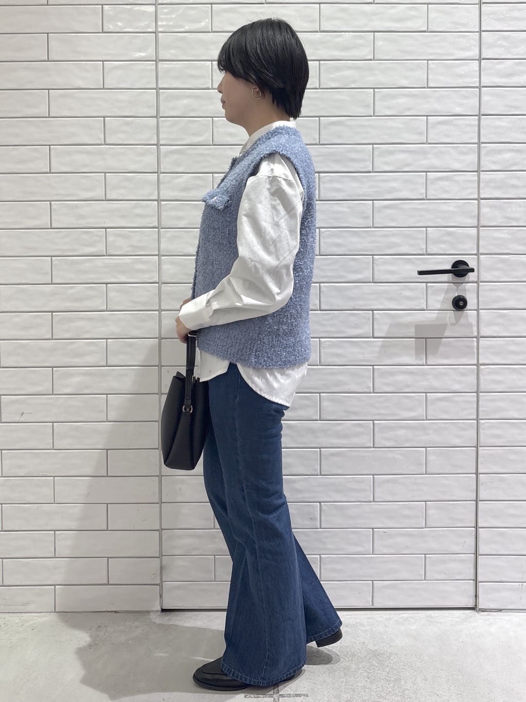 ayumiさんの「OPAQUE.CLIP｜変形金ボタンニットベスト【洗濯機OK】」を使ったコーディネート