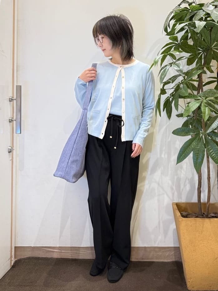 misakiさんの「SHOO･LA･RUE｜【洗濯機可/S-LL/アンサンブル可】すっきりと好印象 配色クルーネックニット」を使ったコーディネート