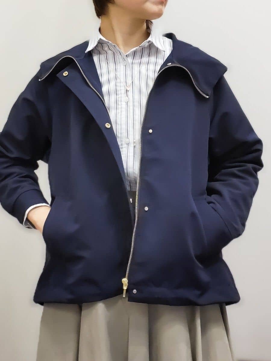 やまちゃんさんの「grove｜羽織としても大活躍！驚きの伸びを備えたコットンナイロンストレッチシャツ」を使ったコーディネート
