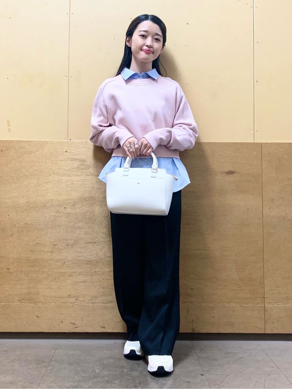 sahoさんの「THE SHOP TK｜【2点セット】レイヤードスタイルでこなれ見え ニットベスト＆シャツ」を使ったコーディネート