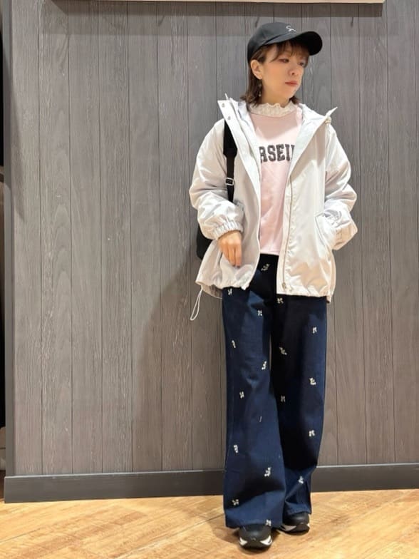 meiさんの「SHOO･LA･RUE｜【洗濯機可/S-LL】コーデの主役になる ロゴアソート 裏毛スウェット」を使ったコーディネート