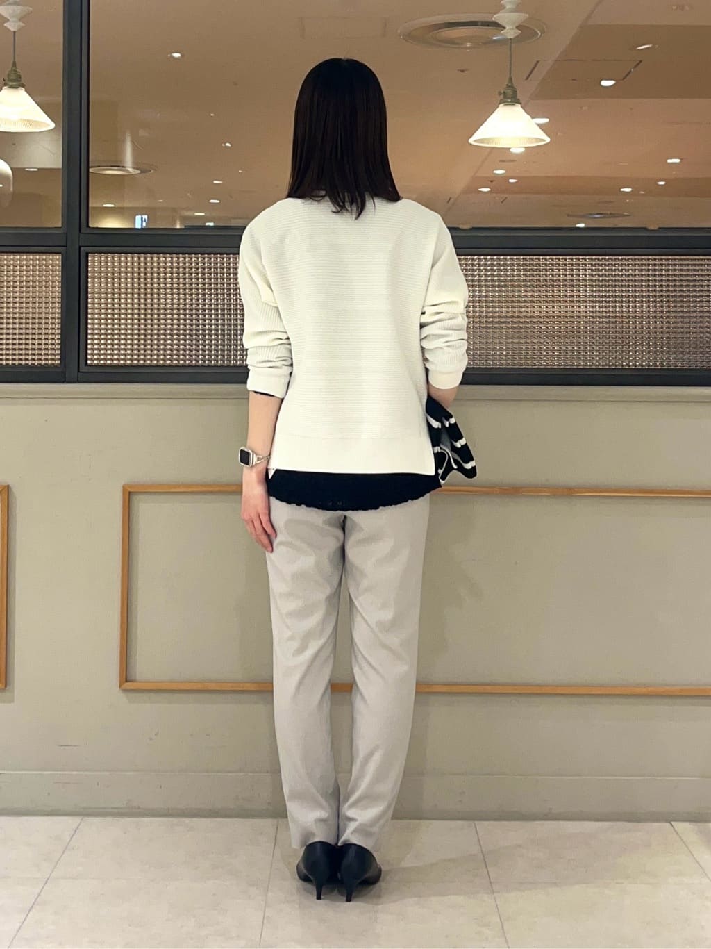 kumiさんの「INDIVI｜【洗える／レイヤードにおすすめ】シャーリングレース ロングTシャツ」を使ったコーディネート