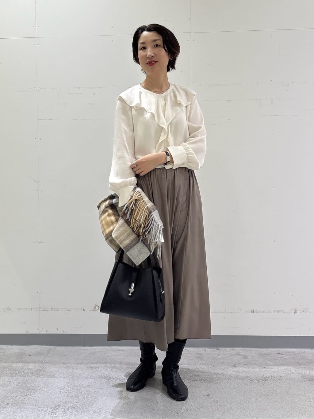 yuriさんの「INDIVI｜レザー調ギャザースカート」を使ったコーディネート