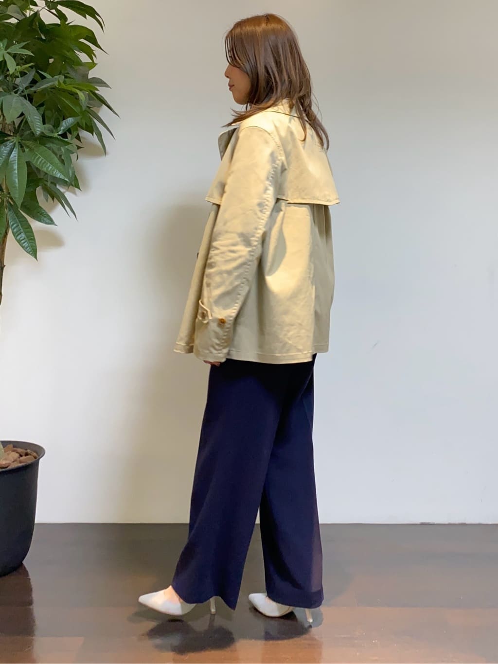 tomoさんの「UNTITLED｜【定番人気/はっ水/洗える】タスランショートトレンチコート」を使ったコーディネート