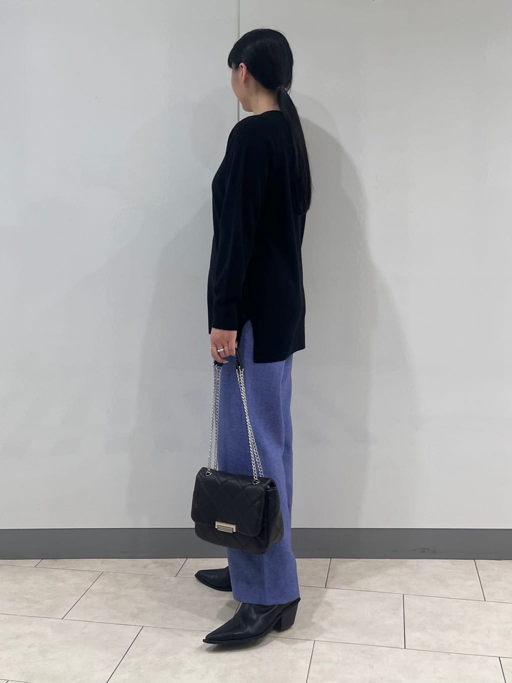 hasuさんの「INDIVI｜【洗える／チュニック丈／カシミヤ混】スリットデザインVネックニット」を使ったコーディネート