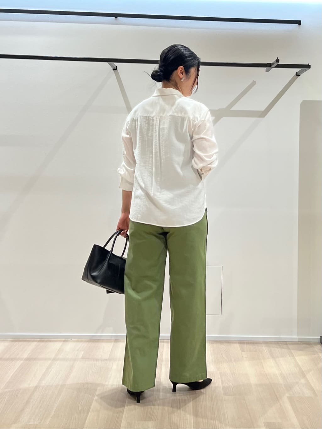 TOMOMIさんの「UNTITLED｜◆【洗える/接触冷感】リラックスボウタイブラウス」を使ったコーディネート