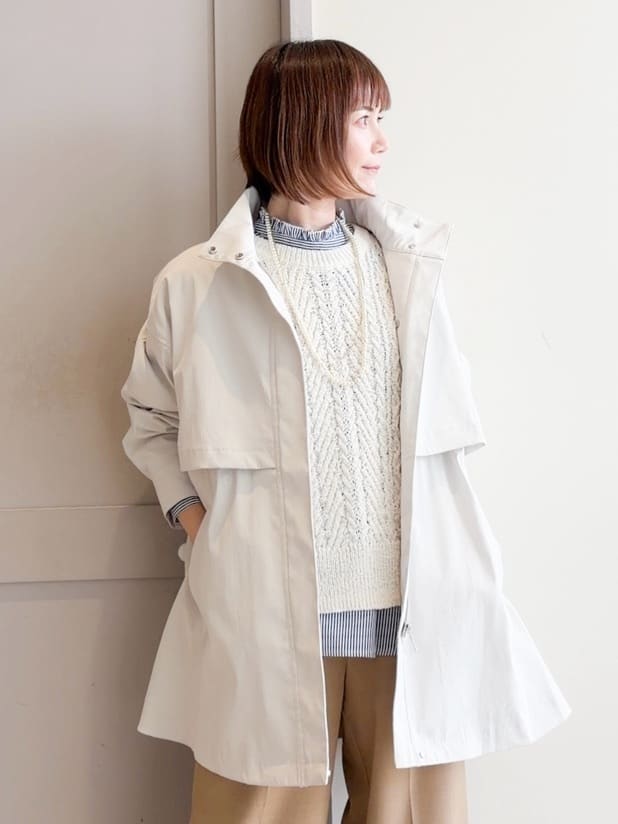 yamakoさんの「grove｜【撥水／シルエット2WAY】羽織るだけでサマになる、スタンドネックテントラインコート」を使ったコーディネート