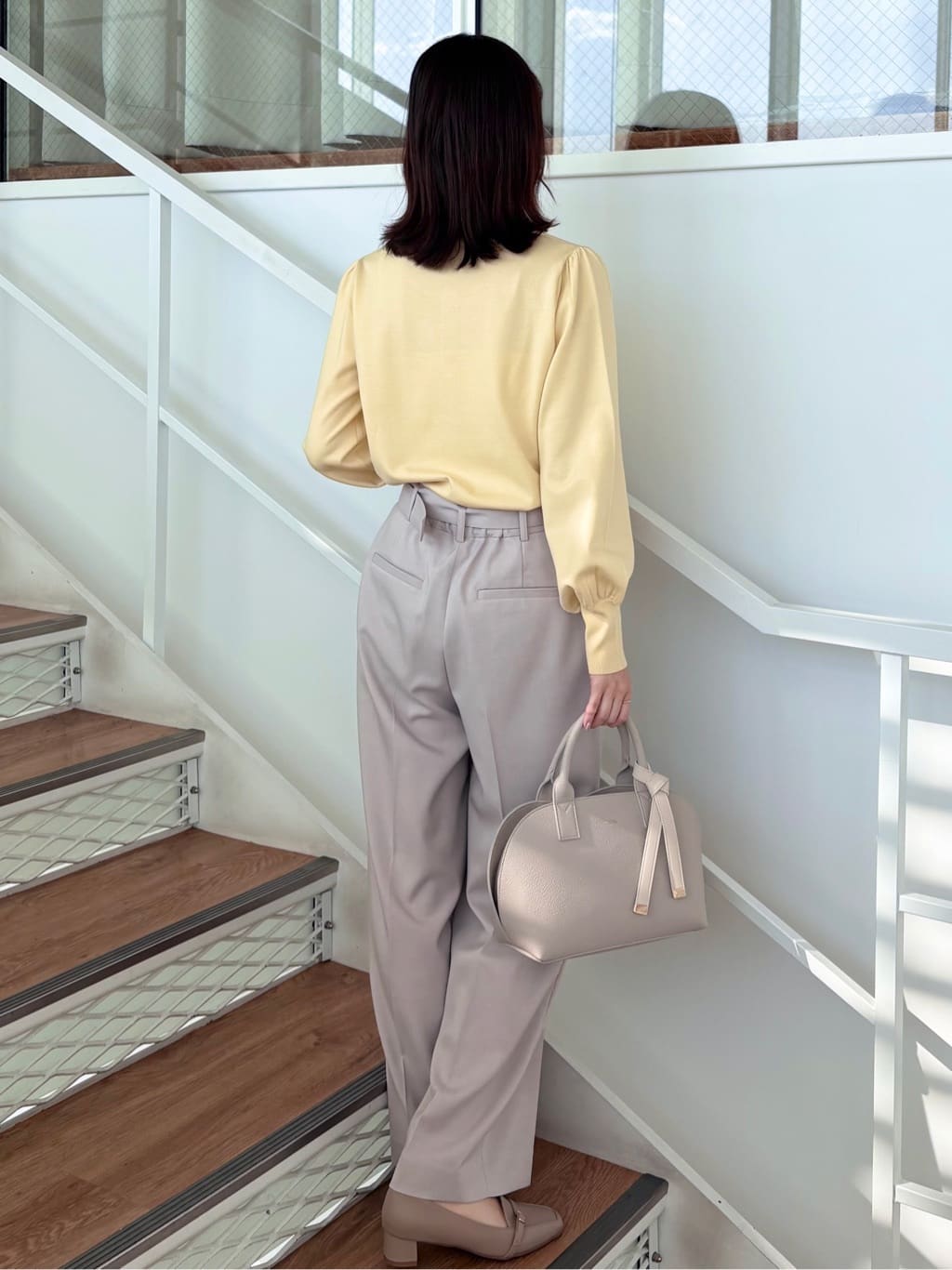 みさかさんの「index｜【吸水速乾】ストレッチワイドストレートパンツ／セットアップ対応《洗濯機OK》」を使ったコーディネート