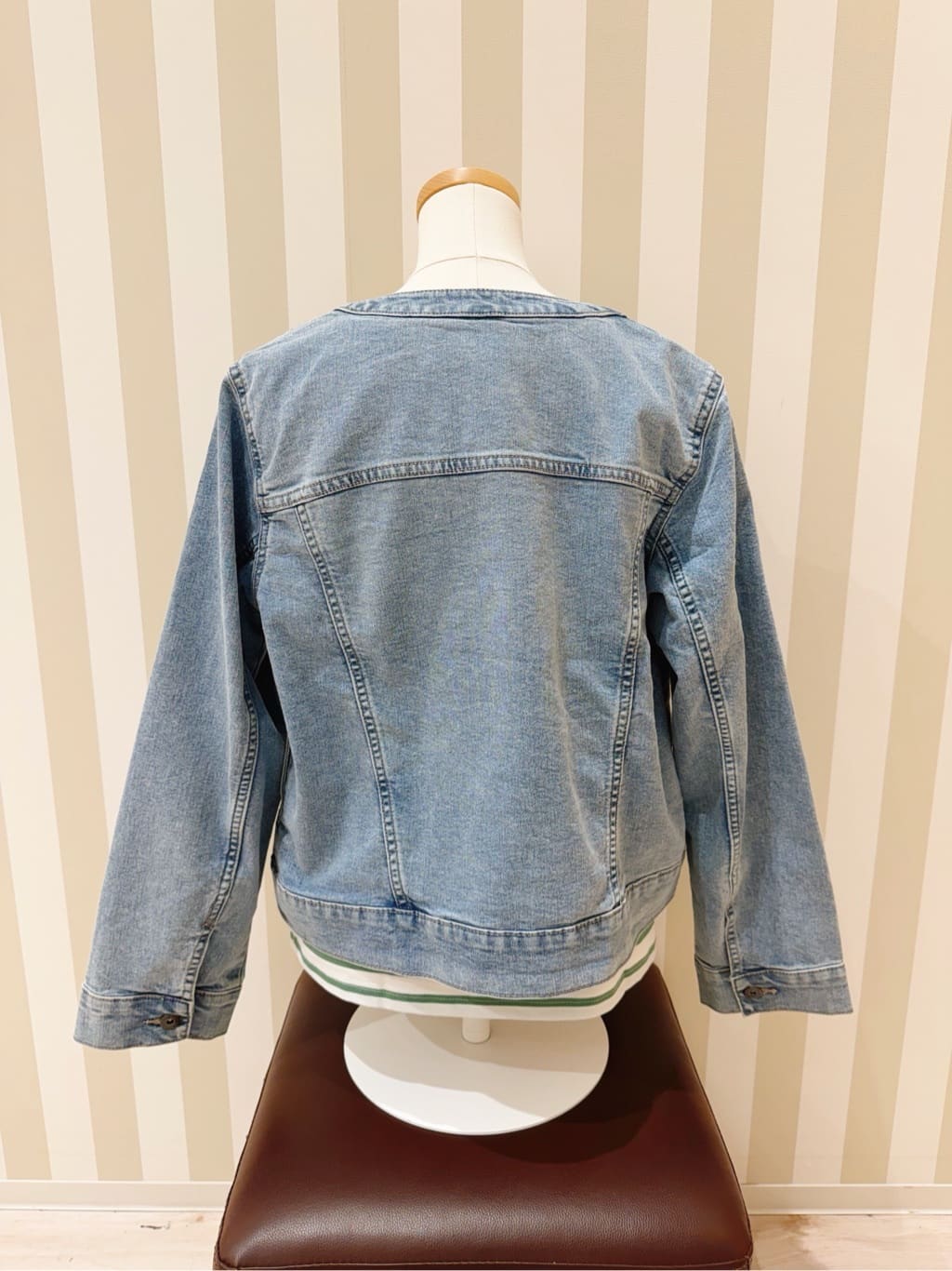池子さんの「SHOO･LA･RUE｜【SHOO・LA・RUE DENIM/S-LL/高レビュー】大人のための ノーカラーデニムジャケット」を使ったコーディネート