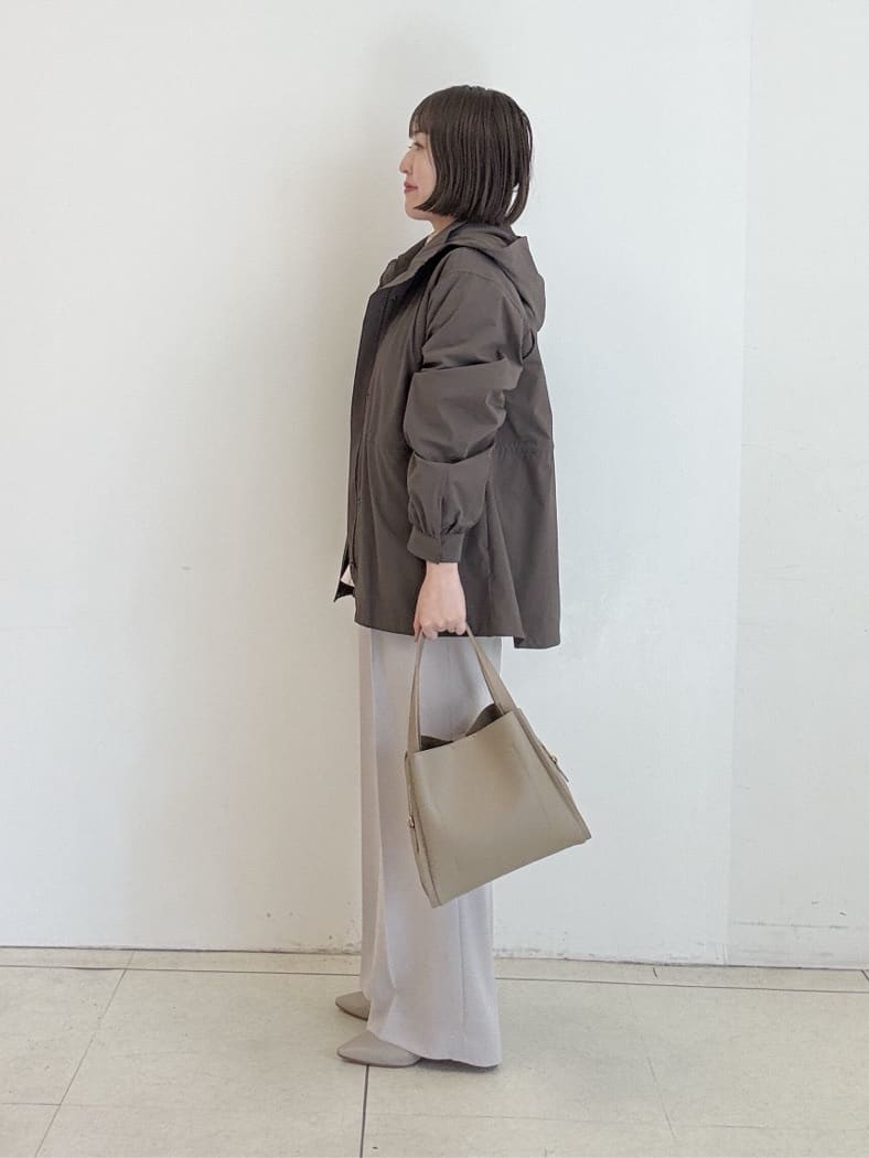 yoshiyaさんの「INDIVI｜【洗える／UVケア／SETUP可】着る日傘ワイドパンツ」を使ったコーディネート