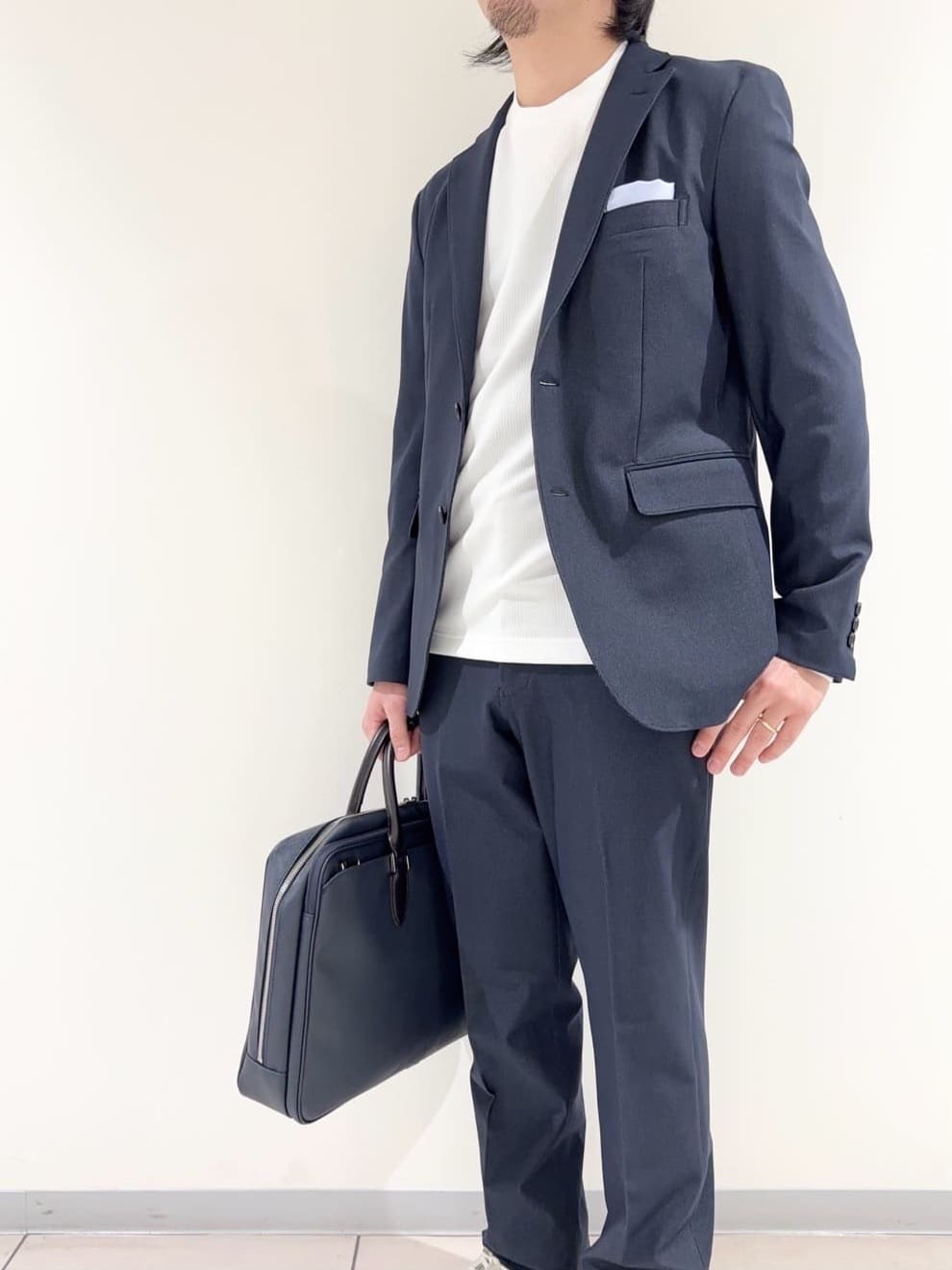 及川さんの「TAKEO KIKUCHI｜【尾州ファブリック】ジャカードカットソー」を使ったコーディネート