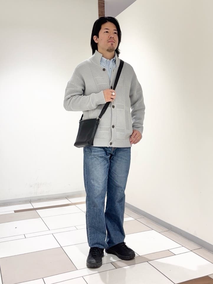 及川さんの「TAKEO KIKUCHI｜畦編みチェック ニットカーディガン」を使ったコーディネート