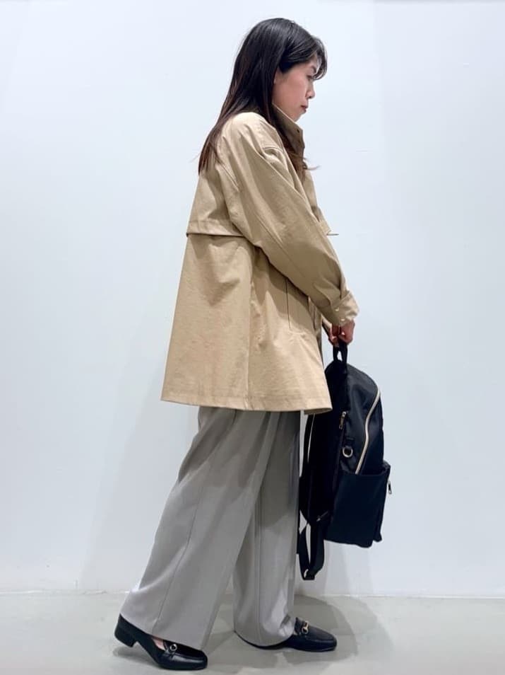 ＷＡさんの「grove｜【撥水／シルエット2WAY】羽織るだけでサマになる、スタンドネックテントラインコート」を使ったコーディネート