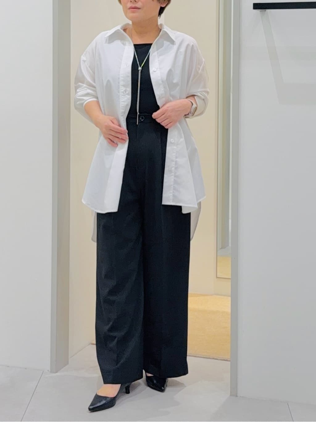 タナさんの「THE SHOP TK｜ゆったりシルエットで体型カバー ロングシャツ」を使ったコーディネート