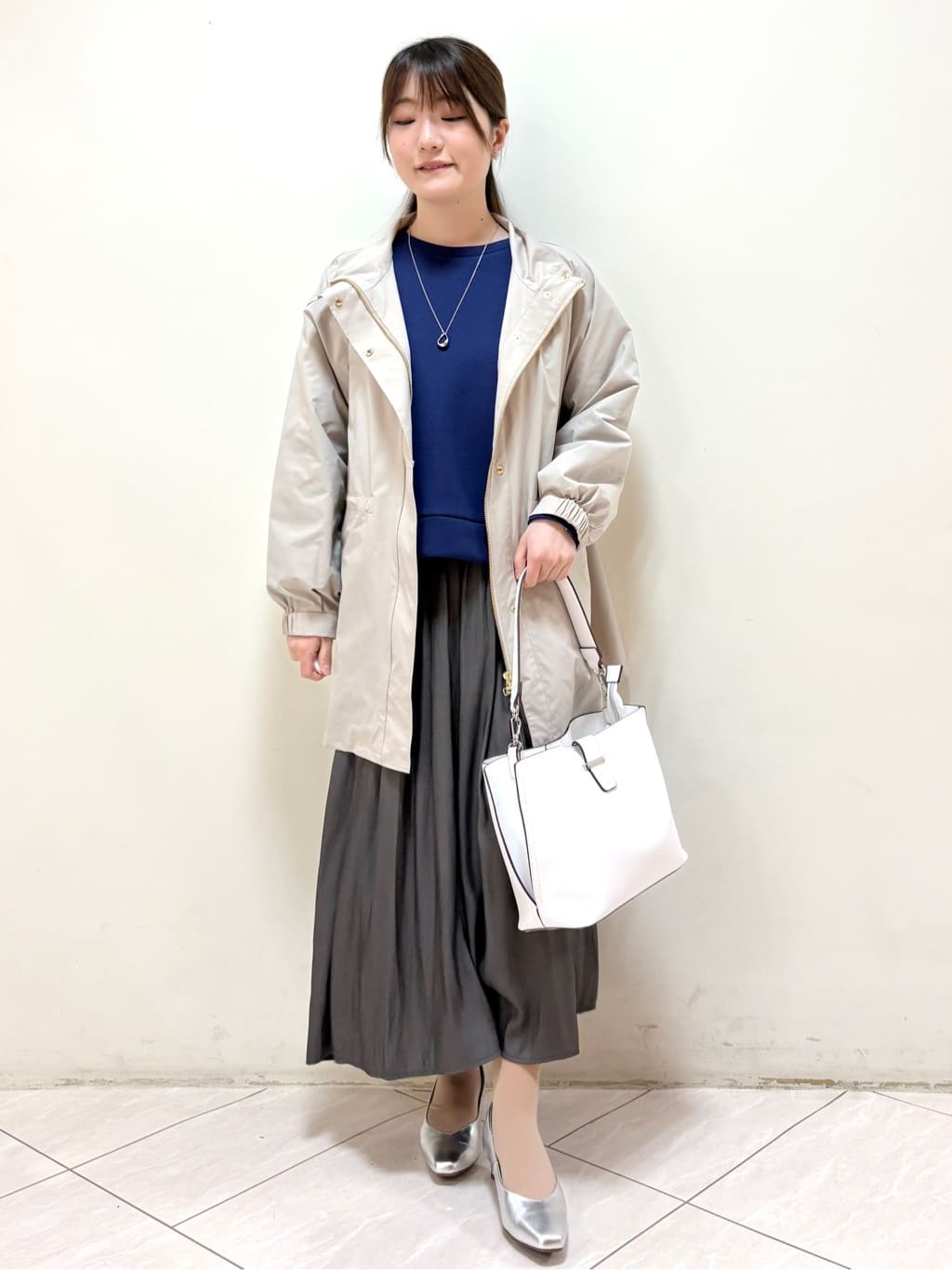 mikiさんの「Reflect｜【撥水】ストレッチタフタミドル丈スタンドカラーコート」を使ったコーディネート