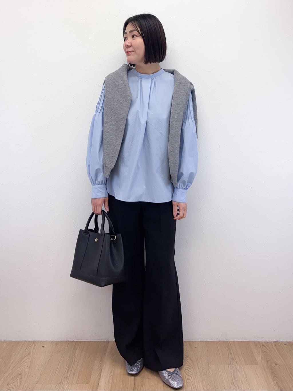 Takeさんの「OPAQUE.CLIP｜《通勤対応》袖タックボリュームブラウス【洗濯機OK】」を使ったコーディネート