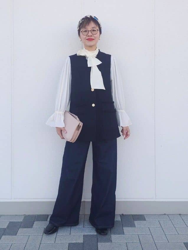 MUTSUKOさんの「UNTITLED｜【オンオフ使える】スラブツイード ジレ」を使ったコーディネート