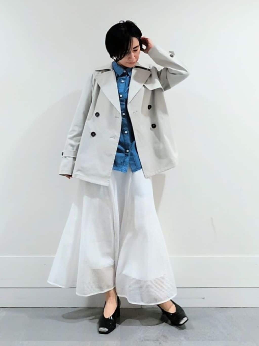 ミズタさんの「UNTITLED｜【定番人気/はっ水/洗える】タスランショートトレンチコート」を使ったコーディネート