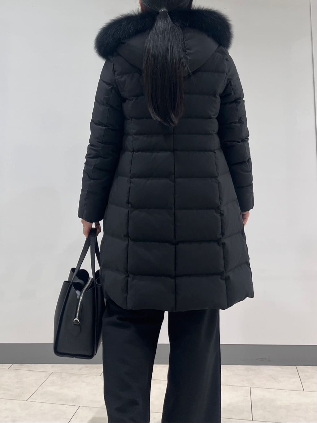 hasuさんの「INDIVI｜【名品／撥水／抗菌防臭】ロング丈リサイクルダウンコート」を使ったコーディネート