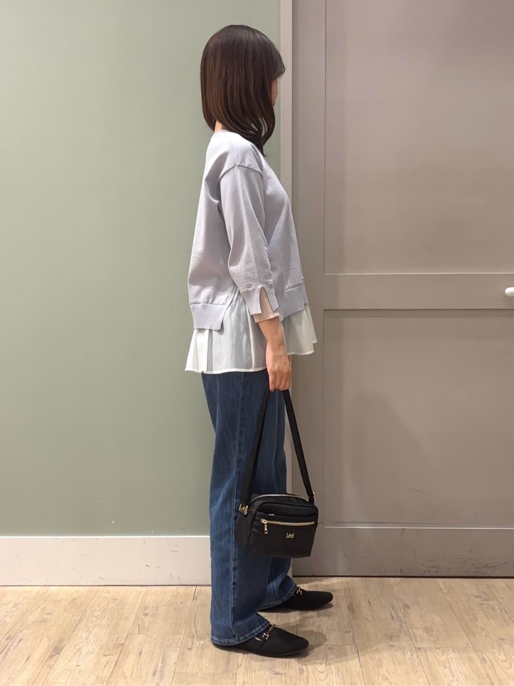しばみさんの「grove｜【選べる着丈】大人のためのストレートデニムパンツ」を使ったコーディネート