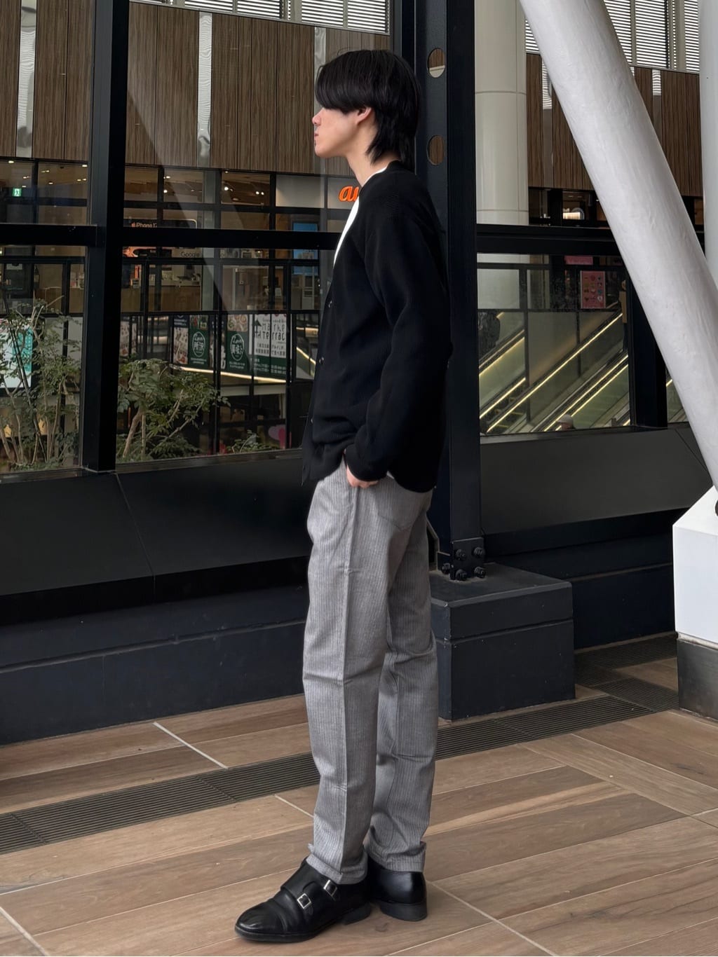 うらしーさんの「THE SHOP TK｜【季節の変わり目に最適】ニットカーディガン ドライタッチ／軽量」を使ったコーディネート